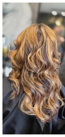 Koloryzacja balayage i falowane loki
